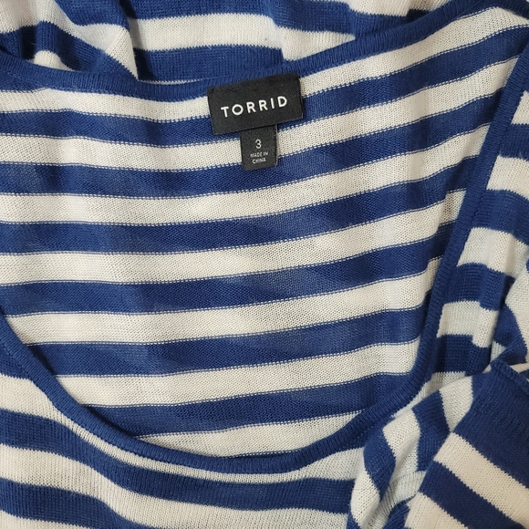 torrid Tops Torrid Size 3 Blue And White Short Sleeve Top Striped